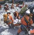 Equipes de resgate encontraram outros 12 corpos na montanha após erupção   Foto: Tokyo Fire Department / Reuters
