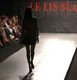 <p>Desfile da Le Lis Blanc no Crystal Fashion show, em Curitiba; operação criará a maior empresa do Brasil no segmento de vestuário de alto padrão</p>  Foto: Cesar Ferrari / Reuters