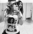 <p>Chão aparece torto na selfie da atriz no espelho</p>  Foto: Instagram/ @flaviaalereal / Reprodução