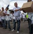 <p>Primeiro grupo de médicos e profissionais de saúde também levou suprimentos a Serra Leoa</p><p> </p>  Foto: AFP