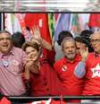 <p>Durante o trajeto, eleitores gritaram "É Dilma lá. Padilha aqui. E no Senado Eduardo Suplicy"</p>  Foto: Gabriela Biló / Futura Press