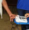 <p>Do total de eleitores do Estado, pouco mais de 370 mil e de apenas duas cidades, Búzios e Niterói, tiveram votação por identificação da impressão digital</p>  Foto: Twitter / Reprodução