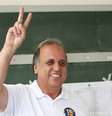 Luiz Pezão (PMDB), candidato ao Governo do Rio de Janeiro, votou em Ribeirão das Lajes  Foto: Leonardo Berenger / Futura Press