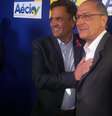 <p>Ao lado de Aécio Neves, Alckmin voltou a negar que falte água ou que será implementado racionamento em São Paulo</p>  Foto: Janaina Garcia