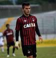 <p>Nathan, 18 anos, &eacute; considerado por Petraglia como a "maior j&oacute;ia criada no CT do Caju"</p>  Foto: Atlético-PR / Divulgação