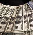 <p>Dólar tem subido contra o real nas últimas semanas, diante da volatilidade ligada à corrida presidencial e temores de que os Estados Unidos antecipem um ciclo de alta dos juros</p>  Foto: Rick Wilking / Reuters
