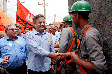 O candidato à Presidência pelo PSDB, Aécio Neves, participou de ato de campanha com operários da construção civil em São Paulo  Foto: Divulgação/PSDB
