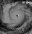 <p>Tempestade Vongfong iluminada apenas pela luz da lua</p>  Foto: Nasa