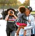Beyoncé e Jay-Z passeiam com filha em Paris   Foto: The Grosby Group