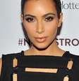 Kim Kardashian investe em sleek hair para lançamento de maquiagem   Foto: @kimkardashian/Reprodução/Instagram
