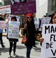 Mulheres protestam contra machismo na Bolívia  Foto: AP