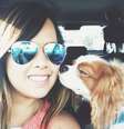 <p>Nina, 26 anos, aparece ao lado de seu cachorro de estimação</p>  Foto: Facebook / Reprodução
