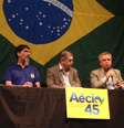 Músico Lobão (de azul) e artistas que declararam apoio à candidatura de Aécio Neves (PSDB) à Presidência se dizem perseguidos por "ditadura" petista no País  Foto: Débora Melo / Terra