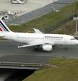 O aeroporto de Paris já anunciou que vai tomar medidas contra o ebola a partir de sábado  Foto: Reuters