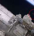 Suposto óvni aparece na imagem - entre a ISS e a Terra  Foto: The Mirror / Reprodução