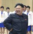 <p>Kim Jong-Un homenageia&nbsp;os atletas que competiram nos &uacute;ltimos Jogos Asi&aacute;ticos</p>  Foto: KCNA / Reuters