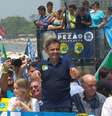 <p>O ex-jogador Ronaldo Nazário acompanhou Aécio Neves no ato deste domingo, 19 de outubro, no Rio de Janeiro</p>  Foto: Janaina Garcia / Terra