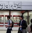 Imagen de una tienda Claro vista en la ciudad peruana de Lima. 25 agosto, 2014.  Colombia inició el martes un proceso para adjudicar en subasta su espectro disponible en las bandas de 900 y 1.900 Megahertz(MHz), con el que busca mejorar la calidad y la cobertura del deficiente servicio de telefonía móvil celular, así como continuar el despliegue de internet de banda ancha.  Foto: Mariana Bazo / Reuters