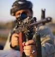 <p>Combatente curdo peshmerga na linha de frente em Gwar, no norte do Iraque, em 23 de setembro</p>  Foto: Ahmed Jadallah / Reuters