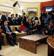 Obama durante reunião com coordenador dos EUA contra Ebola, Klain, na Casa Branca, nesta quarta-feira.  Foto: Kevin Lamarque / Reuters