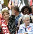 Dilma Rousseff fez campanha pelas ruas da cidade de Duque de Caxias (RJ), nesta quarta-feira (22)  Foto: Carlos Arthur / Futura Press