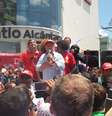 <p>Ex-presidente Lula assumiu o microfone ap&oacute;s passagem do&nbsp;carro</p>  Foto: Fernando Diniz / Terra