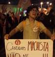 <p>Alguns manifestantes chamaram Aécio de machista durante o ato</p>  Foto: Thiago Tufano / Terra