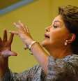 <p>Avaliação da equipe de campanha é que o programa desta noite é mais complexo, já que Dilma precisa se movimentar no palco enquanto fala e responder perguntas de eleitores</p>  Foto: Ricardo Moraes / Reuters