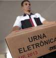 Criptografia, programa exclusivo e isolamento da internet são ferramentas de segurança das urnas   Foto: BBC / Reuters