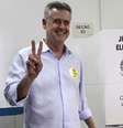 <p>Candidato ao governo do Distrito Federal pelo PSB, Rodrigo Rollemberg vota no segundo turno </p>  Foto: Felipe Costa / Futura Press