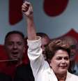 Dilma comemora vitória nas eleições em Brasília, no domingo.  Foto: Ueslei Marcelino / Reuters