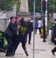 <p>Cameron&nbsp;foi empurrado por um homem na rua</p>  Foto: ITVNews / Reprodução