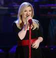 Kelly Clarkson fez cover de sua atual 'música favorita'  Foto: Getty Images 