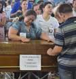 Amigos e familiares se despediram dos jovens e professores mortos no acidente   Foto: Talita Zaparolli / Especial para Terra