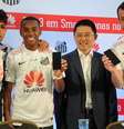 <p>Chinesa&nbsp;Huawei deve ficar para 2015</p>  Foto: Ivan Storti / Divulgação