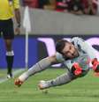 Victor quase defendeu pênalti cobrado por Chicão  Foto: Gilvan de Souza / Flamengo / Divulgação