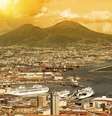 <p>Vista do monte Vesúvio é uma das atrações de Nápoles</p>  Foto: Carlos Amarillo/Shutterstock