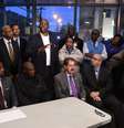 Os membros do Conselho Consultivo Africano ouviu Moussa Kourouma (centro, atrás) em coletiva, no Bronx, em Nova York. O grupo falou sobre o atual estado de violência e estigmatização contra os africanos ocidentais pelo ebola  Foto: DON EMMERT / AFP