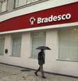 <p>Ag&ecirc;ncia do banco Bradesco no centro do Rio de Janeiro; banco lucrou&nbsp;R$ 3,875 bilh&otilde;es no terceiro trimestre deste ano</p>  Foto: Pilar Olivares / Reuters