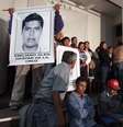 <p>Familiares dos 43 estudantes desaparecidos no final de setembro</p>  Foto: Agência Brasil / Reprodução