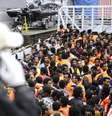 Imigrantes da África subsaariana são resgatados pela Marinha italiana em águas internacionais no Mar Mediterrâneo, entre a Itália e a costa da Líbia (14/05/2014)  Foto: Giorgio Perottino / Reuters