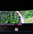<p>TV da Samsung precisa de transporte de seguranças e apoio da equipa da empresa para verificar se o ambiente, onde o aparelho será instalada, está apto a recebê-la</p>  Foto: Henrique Medeiros / Terra