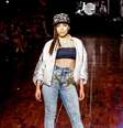 <p>Anitta assumiu lugar de Bruna Marquezine, que desfilava pela marca</p>  Foto: Léo Franco/Raphael Castello / AgNews