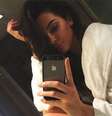 Aos 19 anos, Kendall Jenner exibe fios longos em tom escuro    Foto: @kendalljenner/Reprodução/Instagram