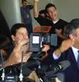 <p>Aécio Neves (PSDB) foi recebido com foguetório e gritos de "Presidente!" e "Fora PT!" em seu retorno ao Senado Federal</p>  Foto: Fernando Diniz/Terra