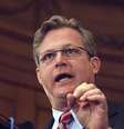 <p>Edward Kennedy Jr. discursa ao anunciar sua candidatura ao Senado estadual de Connecticut em 8 de abril</p>  Foto: Michelle McLoughlin / Reuters