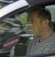 Phil Rudd deixa tribunal na cidade de Tauranga  Foto: AP