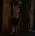 Imagens que supostamente seriam do humorista Marcelo Adnet foram divulgadas pela agência Agnews nesta sexta-feira (7) em que ele aparece beijando uma mulher loira no bairro do Leblon, no Rio de Janeiro. Adnet é casado com a também humorista Dani Calabresa.  Foto: Rodrigo dos Anjos / AgNews