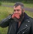 Peter Steer cruzou na estrada com Jordy Brook, suspeito de ter atacado sua companheira  Foto: BBC News Brasil