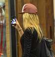 Fiorella Matheis já foi fotografada conversando com o jogador do São Paulo no celular  Foto: AgNews